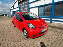 Rot Gebraucht 2005 Toyota Aygo Kleinwagen | 800 €