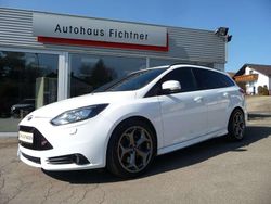 Weiß Gebraucht 2014 Ford Focus ST Kombi | 12.475 € (Teuer)