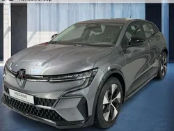 Grau Gebraucht 2024 Renault Mégane Komfort Limousine | 26.950 €