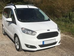 Weiß Gebraucht 2015 Ford Tourneo Courier Titanium Van / Kleinbus | 7.500 € (Guter Preis)