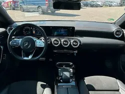 Weiß Gebraucht 2020 Mercedes CLA200 Limousine | 35.000 €