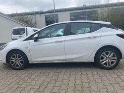 Weiß Gebraucht 2019 Opel Astra Edition Limousine | 11.990 € (Etwas zu teuer)