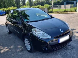 Schwarz Gebraucht 2011 Renault Clio II Expression Limousine | 2.600 € (Fairer Preis)