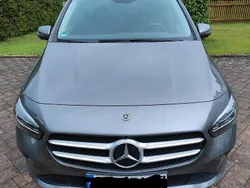 Grau Gebraucht 2020 Mercedes B220 Van / Kleinbus | 25.000 € (Guter Preis)