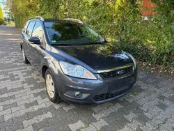 Grau Gebraucht 2010 Ford Focus Kombi | 1.390 € (Guter Preis)