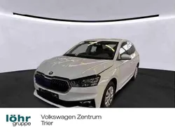 Moonweiss metallic Gebraucht 2023 Skoda Fabia Ambition Kleinwagen | 16.880 € (Fairer Preis)
