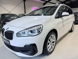 Weiß Gebraucht 2021 BMW 218 Gran Tourer Performance Van / Kleinbus | 21.990 € (Fairer Preis)