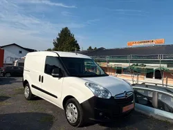 Weiß Gebraucht 2015 Opel Combo Van / Kleinbus | 7.490 € (Fairer Preis)