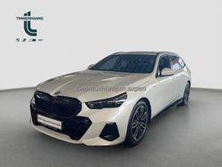 Mineralweiß (metallic) Gebraucht 2025 BMW 520 Sport Line Kombi | 48.890 € (Superpreis)