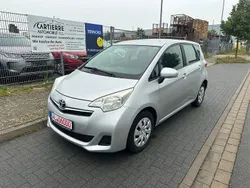 Grau Gebraucht 2011 Toyota Verso-S Life Van / Kleinbus | 5.499 € (Fairer Preis)