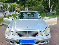 Grau Gebraucht 2002 Mercedes E240 Limousine | 3.200 € (Teuer)