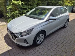 Silber Gebraucht 2021 Hyundai i20 Select Limousine | 13.900 € (Fairer Preis)