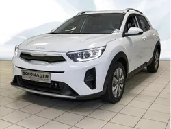 Schneeweiß Gebraucht 2024 Kia Stonic Vision SUV | 21.950 € (Fairer Preis)