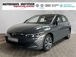 Delfingrau (metallic) Gebraucht 2022 VW Golf VIII Style Limousine | 17.490 € (Guter Preis)