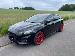 Schwarz Gebraucht 2020 Ford Focus ST-Line Limousine | 20.500 € (Fairer Preis)