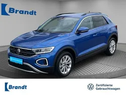 Ravennablau metallic (metallic) Gebraucht 2024 VW T-Roc Life SUV | 23.990 € (Superpreis)