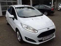 Frozen white Gebraucht 2016 Ford Fiesta Celebration Kleinwagen | 5.950 € (Fairer Preis)