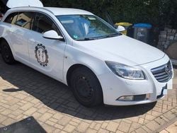 Weiß Gebraucht 2011 Opel Insignia Design Edition Kombi | 2.950 € (Guter Preis)