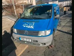 Blau Gebraucht 2003 Mercedes Vito Van / Kleinbus | 1.990 €