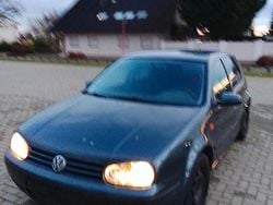 Grün Gebraucht 2000 VW Golf IV Limousine | 950 € (Guter Preis)
