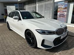 Weiß Gebraucht 2023 BMW 320 M Sport Kombi | 45.980 €