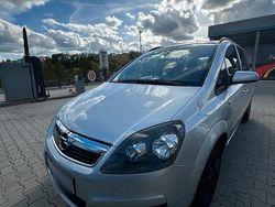 Grau Gebraucht 2005 Opel Zafira Van / Kleinbus | 3.900 € (Fairer Preis)
