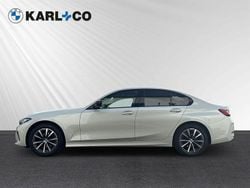 Weiss Gebraucht 2023 BMW 320 Shadowline Limousine | 33.890 € (Fairer Preis)