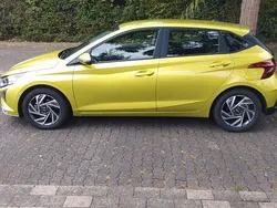 Gelb Gebraucht 2024 Hyundai i20 Trend Kleinwagen | 21.400 € (Teuer)