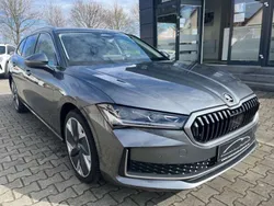Grau Gebraucht 2024 Skoda Superb Selection Kombi | 37.790 € (Superpreis)