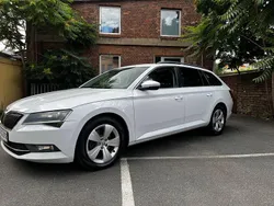 Weiß Gebraucht 2016 Skoda Superb Ambition Kombi | 11.400 € (Guter Preis)