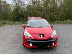 Rot Gebraucht 2008 Peugeot 207 Kleinwagen | 2.000 €