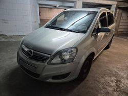 Grau Gebraucht 2009 Opel Zafira Van / Kleinbus | 2.490 € (Superpreis)