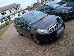 Schwarz Gebraucht 2011 Opel Zafira Van / Kleinbus | 2.750 € (Fairer Preis)