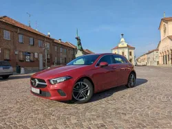 Rot Gebraucht 2020 Mercedes A200 Progressive Limousine | 30.000 € (Teuer)