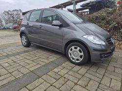 Grau Gebraucht 2011 Mercedes A150 Classic Kleinwagen | 3.250 €