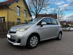 Silber Gebraucht 2011 Toyota Verso-S Van / Kleinbus | 7.900 € (Fairer Preis)