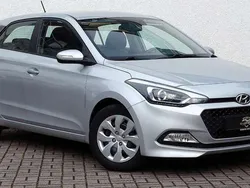 Silber Gebraucht 2016 Hyundai i20 Kleinwagen | 12.990 € (Etwas zu teuer)