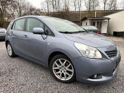 Blau Gebraucht 2009 Toyota Verso Executive Van / Kleinbus | 2.999 €