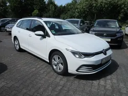 Pure white Gebraucht 2022 VW Golf VIII Life Kombi | 18.988 € (Superpreis)