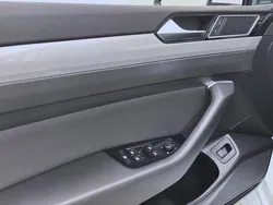 Weiß Gebraucht 2023 VW Passat Business Kombi | 27.977 € (Guter Preis)