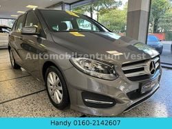 Grau Gebraucht 2016 Mercedes B180 Van / Kleinbus | 15.970 € (Fairer Preis)