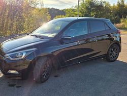 Schwarz Gebraucht 2016 Hyundai i20 Active Limousine | 7.200 € (Fairer Preis)
