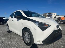 Weiß Gebraucht 2020 Toyota Aygo Kleinwagen | 6.900 € (Fairer Preis)