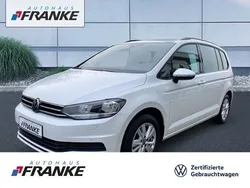 Weiß Gebraucht 2023 VW Touran Comfortline Van / Kleinbus | 33.439 € (Fairer Preis)