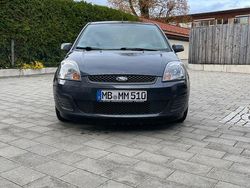 Grau Gebraucht 2008 Ford Fiesta Kleinwagen | 2.000 € (Fairer Preis)