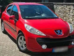 Rot Gebraucht 2009 Peugeot 207 Limousine | 2.500 € (Teuer)