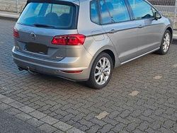 Grau Gebraucht 2015 VW Golf Sportsvan Trendline Van / Kleinbus | 8.399 € (Fairer Preis)