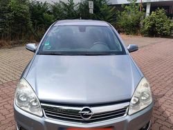 Grau Gebraucht 2009 Opel Astra Limousine | 2.900 € (Fairer Preis)