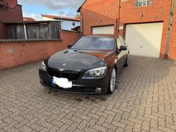 Grau Gebraucht 2011 BMW 740 M Sport Limousine | 15.888 € (Fairer Preis)