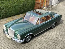 Grün Gebraucht 1969 Mercedes W111 Coupé | 39.999 €